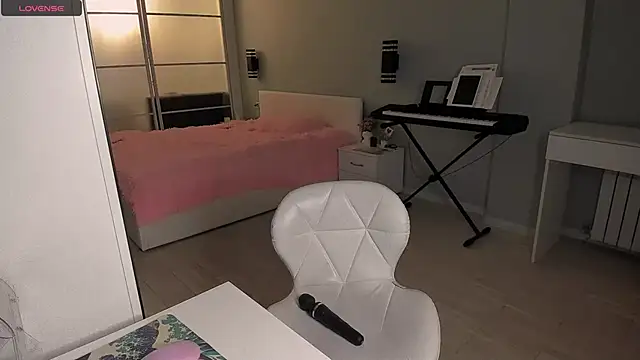 LolaVexx online show from 28, 10, 2025