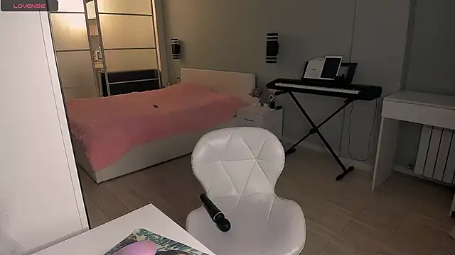 LolaVexx online show from 28, 11, 2025