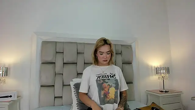 Snapshot of frehia_dimou chatting on 19, 2, 2026 frehia dimou online show from 19, 2, 2026