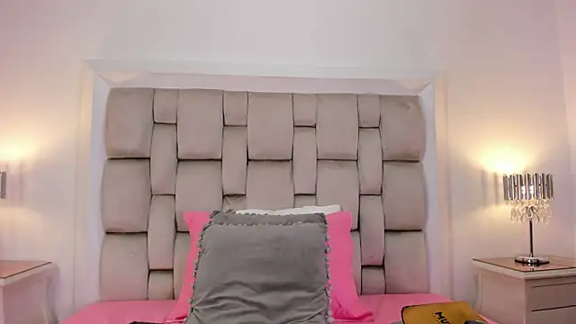 Snapshot of frehia_dimou chatting on 24, 2, 2026 frehia dimou online show from 24, 2, 2026