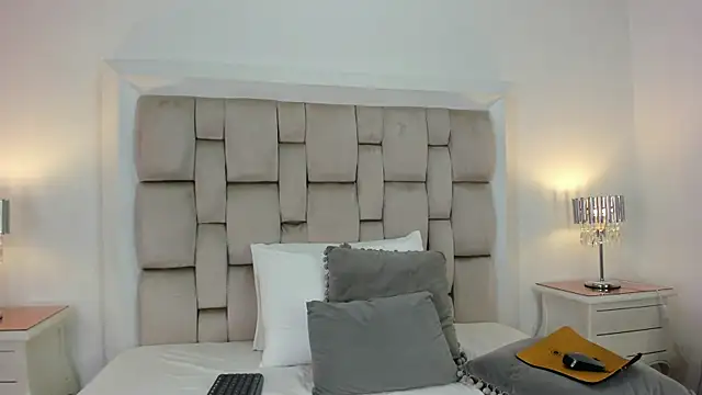 Snapshot of frehia_dimou chatting on 9, 2, 2026 frehia dimou online show from 9, 2, 2026