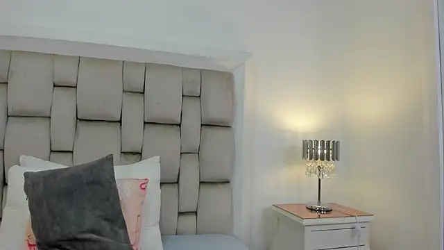 frehia dimou online show from 5, 4, 2026