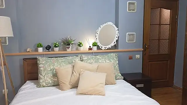 okerriella online show from 17, 9, 2025