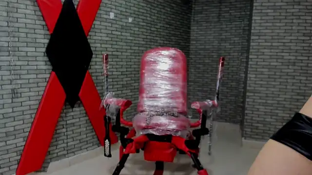 Snapshot of ariel_bdsm chatting on 10, 9, 2025 ariel bdsm online show from 10, 9, 2025