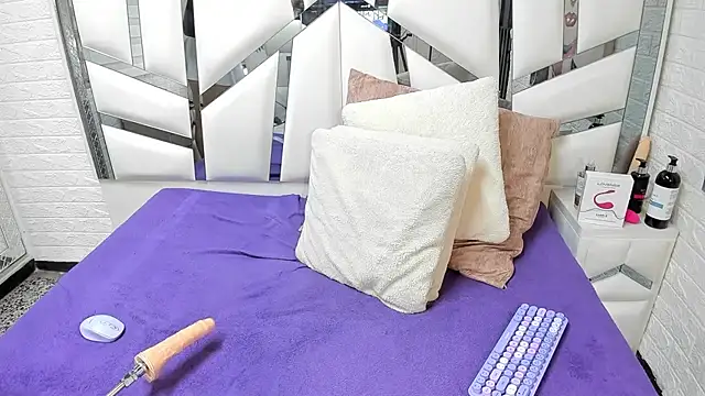 Niina Sissy online show from 19, 9, 2025