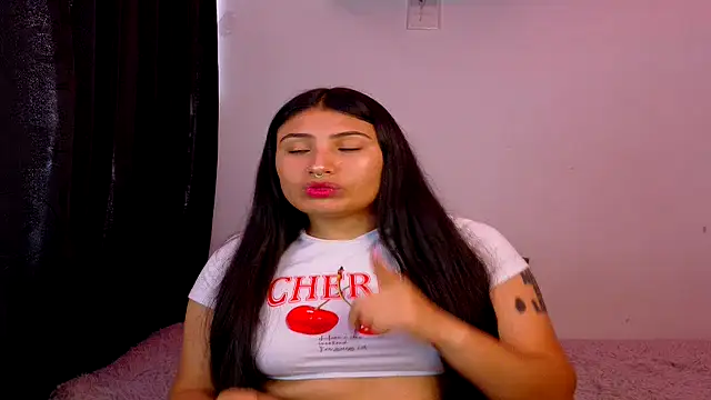 Snapshot of Linda_andrew chatting on 22, 4, 2026 Linda andrew online show from 22, 4, 2026