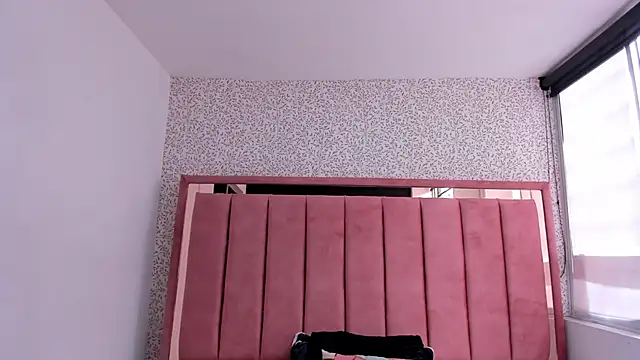 Hanna Lee   online show from 6, 11, 2025