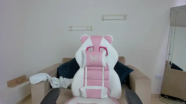 april smiith online show from 14, 11, 2025