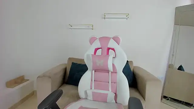 april smiith online show from 3, 12, 2025