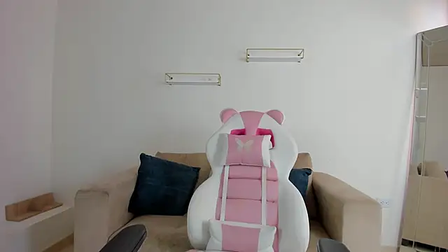 april smiith online show from 11, 11, 2025