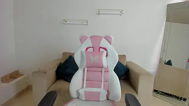 april smiith online show from 21, 11, 2025