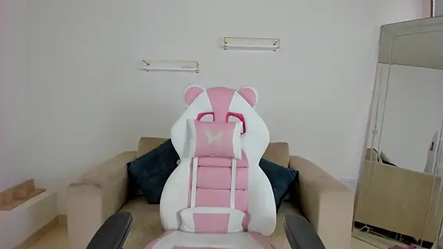 april smiith online show from 24, 11, 2025