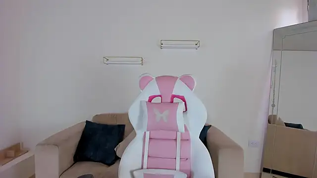 april smiith online show from 25, 9, 2025