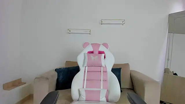 april smiith online show from 26, 11, 2025