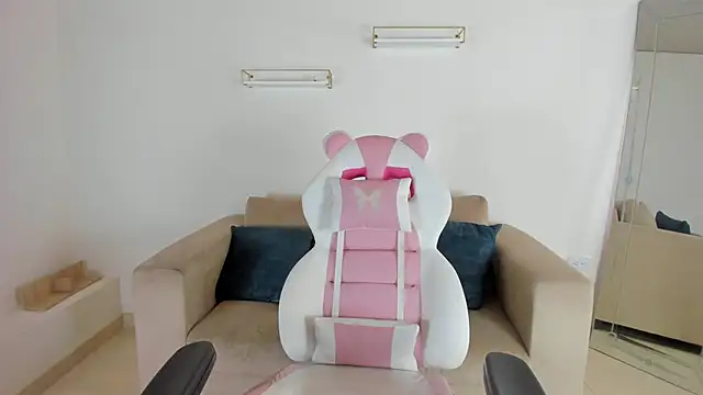 april smiith online show from 3, 10, 2025