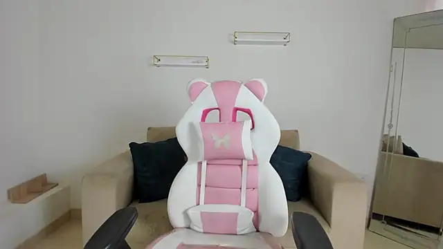 april smiith online show from 12, 2, 2026