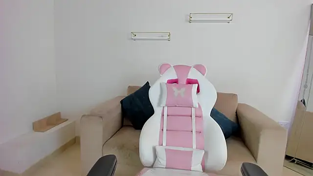 april smiith online show from 20, 11, 2025