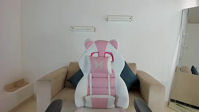 april smiith online show from 16, 10, 2025