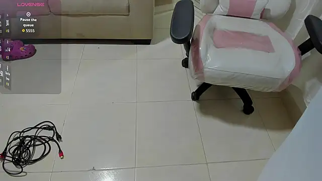 april smiith online show from 24, 9, 2025