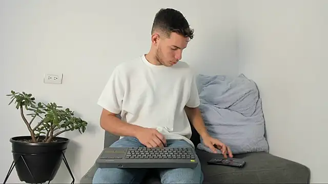 lara and danny online show from 31, 10, 2025