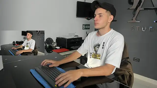 lara and danny online show from 7, 10, 2025