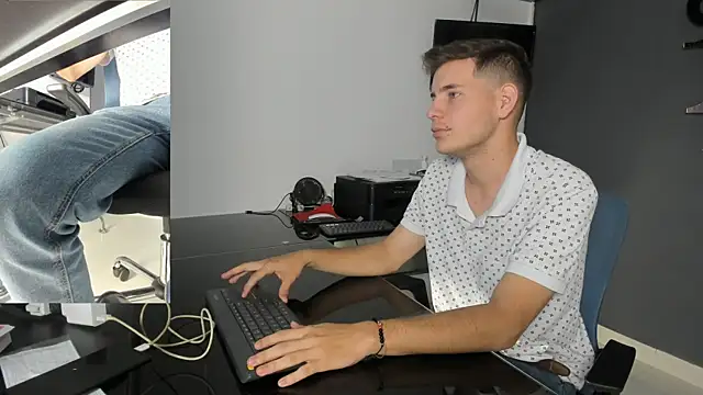 lara and danny online show from 4, 10, 2025