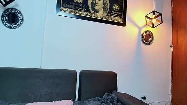 naomi campbel  online show from 19, 10, 2025