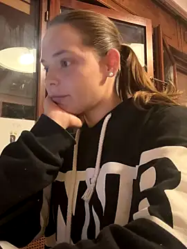 Snapshot of Wildmaca chatting on 12, 11, 2025 Wildmaca online show from 12, 11, 2025