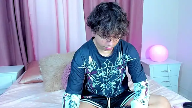 Snapshot of Honeymoon_sariel chatting on 2, 2, 2026 Honeymoon sariel online show from 2, 2, 2026