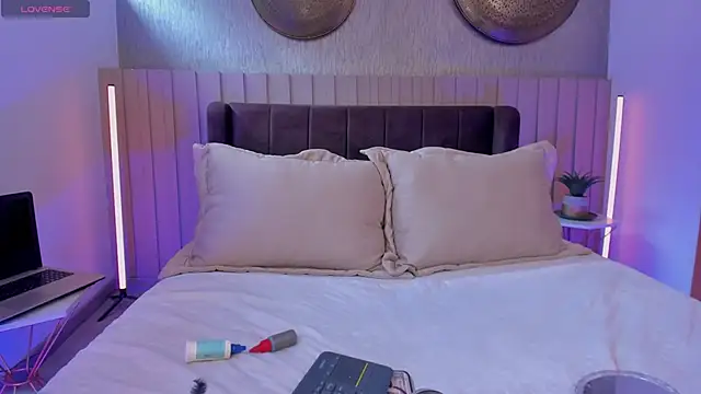 NaishaFord 1 online show from 25, 10, 2025