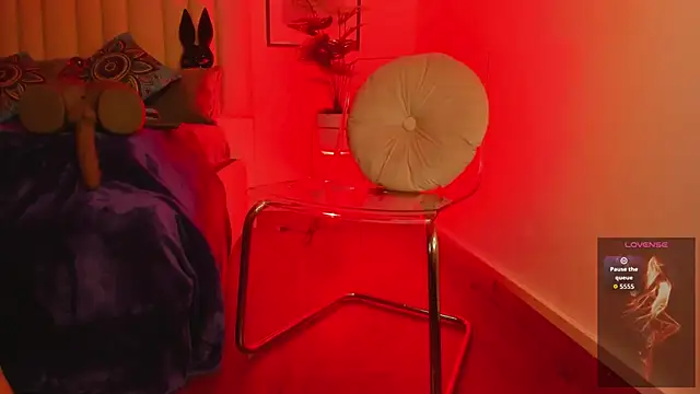 Violett Novoa online show from 6, 11, 2025