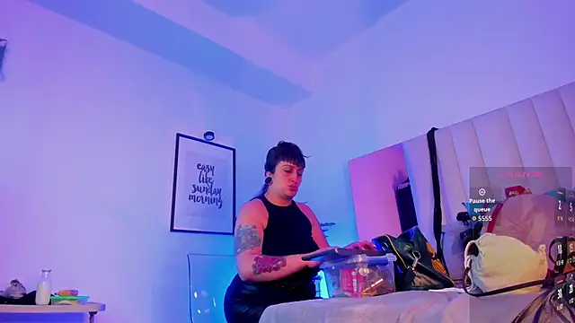 Violett Novoa online show from 15, 10, 2025