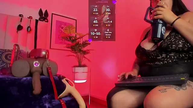 Violett Novoa online show from 1, 11, 2025