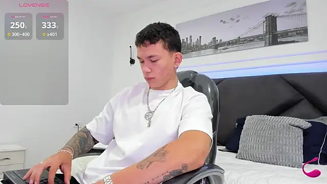 Snapshot of Thomas_moon chatting on 19, 2, 2026 Thomas moon online show from 19, 2, 2026