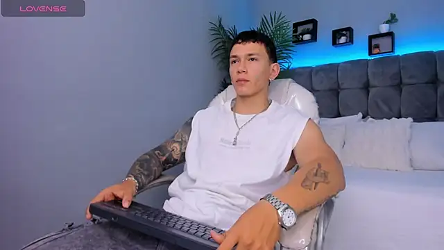 Snapshot of Thomas_moon chatting on 14, 2, 2026 Thomas moon online show from 14, 2, 2026