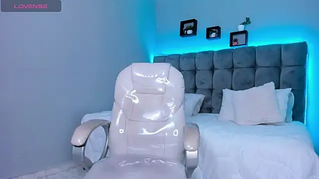 Snapshot of Thomas_moon chatting on 2, 2, 2026 Thomas moon online show from 2, 2, 2026