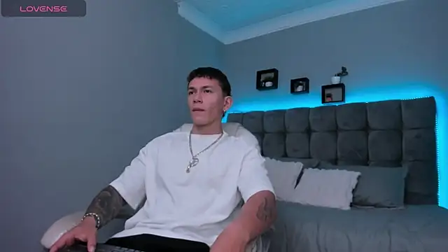 Snapshot of Thomas_moon chatting on 5, 2, 2026 Thomas moon online show from 5, 2, 2026