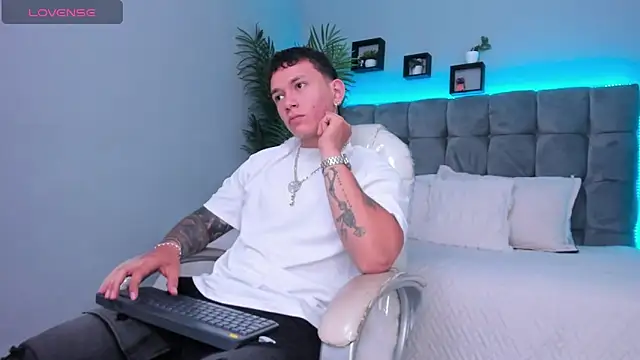 Snapshot of Thomas_moon chatting on 11, 2, 2026 Thomas moon online show from 11, 2, 2026