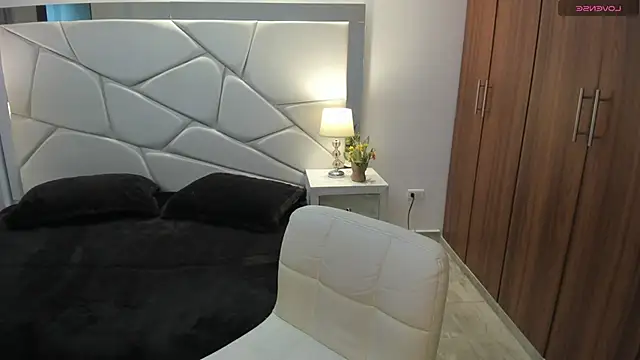 Karliie kloss  online show from 15, 10, 2025