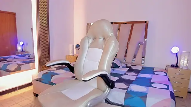 Elowen Clark online show from 21, 12, 2025