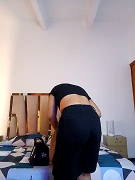 Elowen Clark online show from 11, 2, 2026