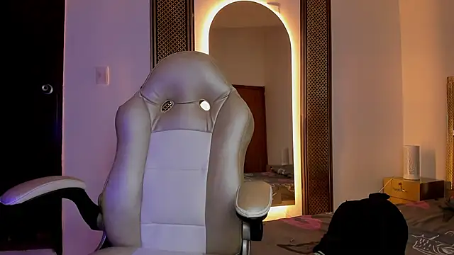 Elowen Clark online show from 29, 11, 2025