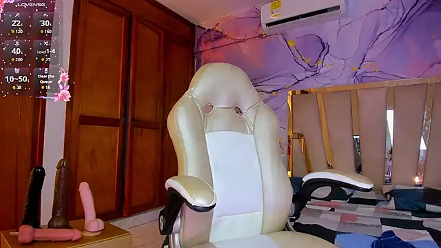 Elowen Clark online show from 25, 10, 2025