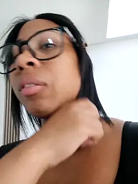 Elowen Clark online show from 22, 9, 2025