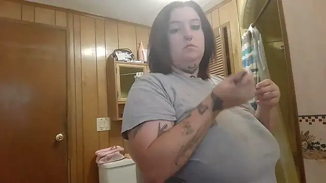 vanessraine online show from 10, 9, 2025