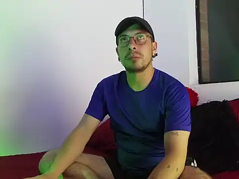 Snapshot of Letorres96 chatting on 10, 4, 2026 Letorres96 online show from 10, 4, 2026