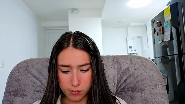 Adhara Kitten online show from 29, 4, 2026
