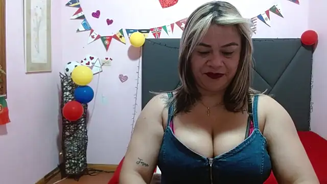 Snapshot of pamela_echeverria chatting on 17, 6, 2026 pamela echeverria online show from 17, 6, 2026