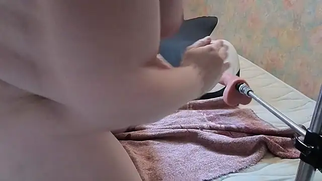 Lilirose-63 online show from 16, 7, 2026