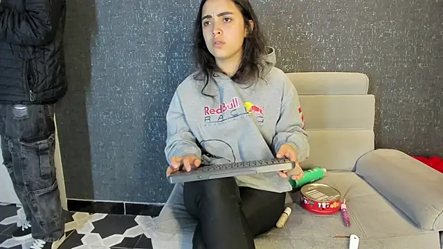 NickandAbby  online show from 21, 12, 2025